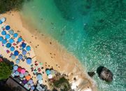 Pantai Padang Padang: Destinasi Eksotis di Kuta Selatan
