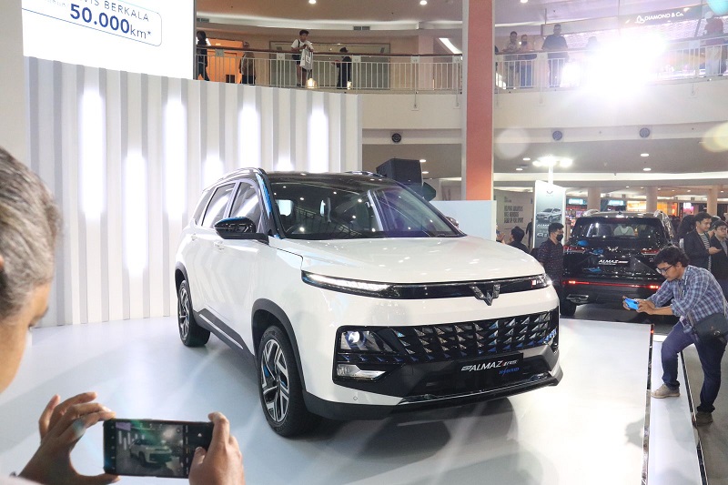 wuling-almaz-rs-pro-hybrid,-pilihan-suv-7-seater-irit-bbm