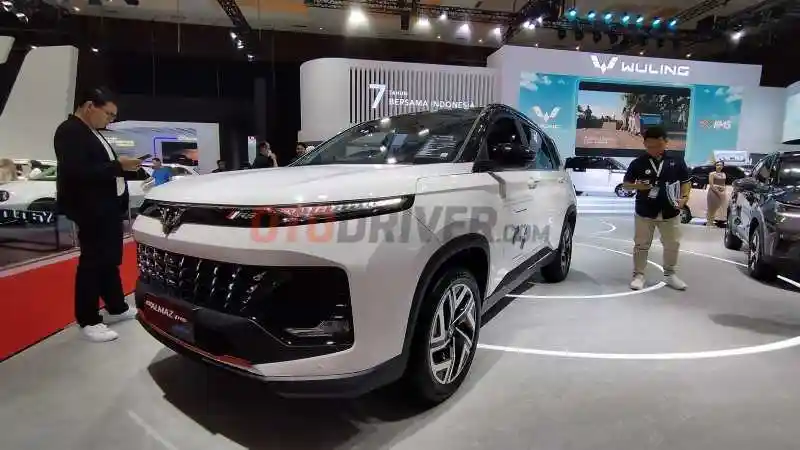 wuling-almaz-rs-pro-hybrid-jadi-mobil-c-segmen-hybrid-paling-ramah-di-kantong