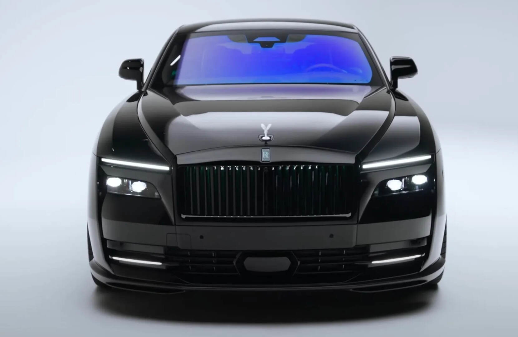 mobil-listrik-termewah-kena-pisau-bedah-modifikasi-rolls-royce-spectre