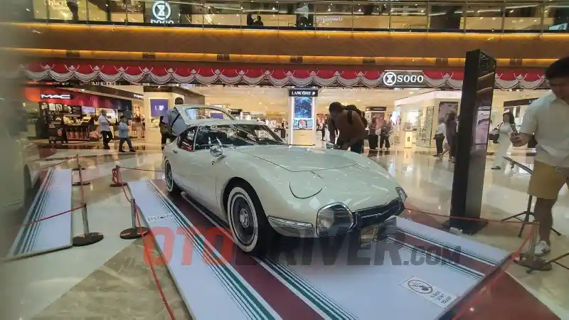 menikmati-langsung-toyota-2000gt,-karya-seni-anak-bangsa