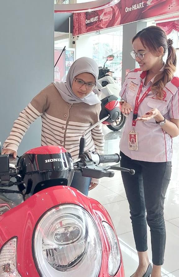 ingat…honda-front-line-people-dari-mpm-honda-jatim-memakai-id-card-resmi.