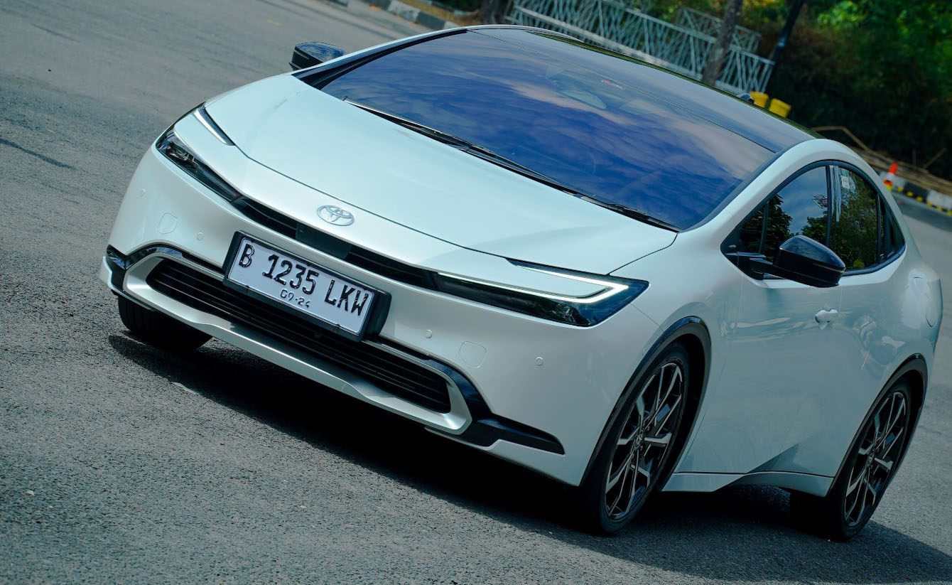 begini-impresi-berkendara-all-new-prius-phev