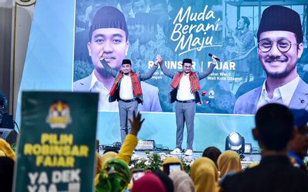 ribuan-massa-deklarasi-siap-menangkan-pasangan-muda-cilegon-robinsar-–-fajar