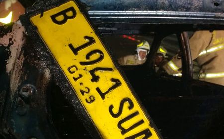 taksi-bluebird-hangus-terbakar-di-mt-haryono