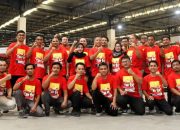 Sentuhan Kekinian dalam Seragam Baru Tim Operasional Mega Hub JNE