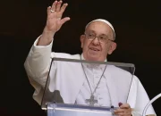 Paus Fransiskus Membasuh Kaki Rakyat Kecil, Meninggalkan Pesan Pluralis