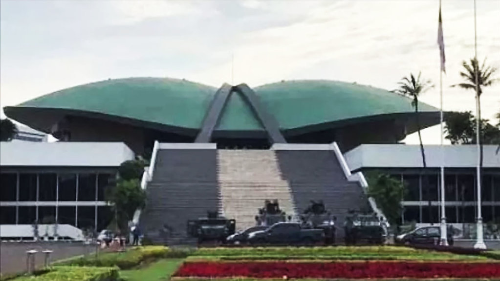 dpr-tuding-mk-ma-stempel-pemerintah:-ngaca,-setop-cuci-tangan