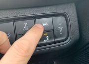 7 Teknologi dan Fitur di Mobil yang Dirasa Menjengkelkan, Apa Saja?