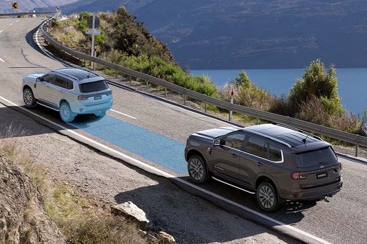 ford-everest-titanium-next-gen-hadir-dengan-4-fitur-andalan,-pajero-dan-fortuner-parkir-dulu