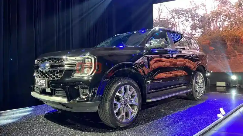 meski-dijual-lebih-mahal,-namun-ford-everest-tetap-pede-lawan-fortuner-berkat-fitur-fitur-ini