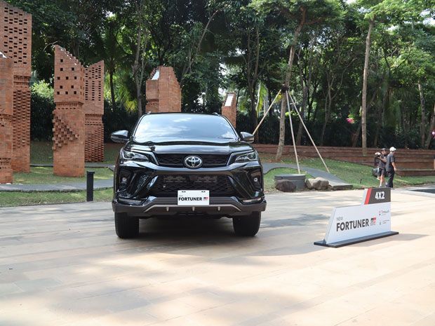 alasan-toyota-fortuner-belum-punya-sunroof,-bahkan-untuk-model-facelift-2024