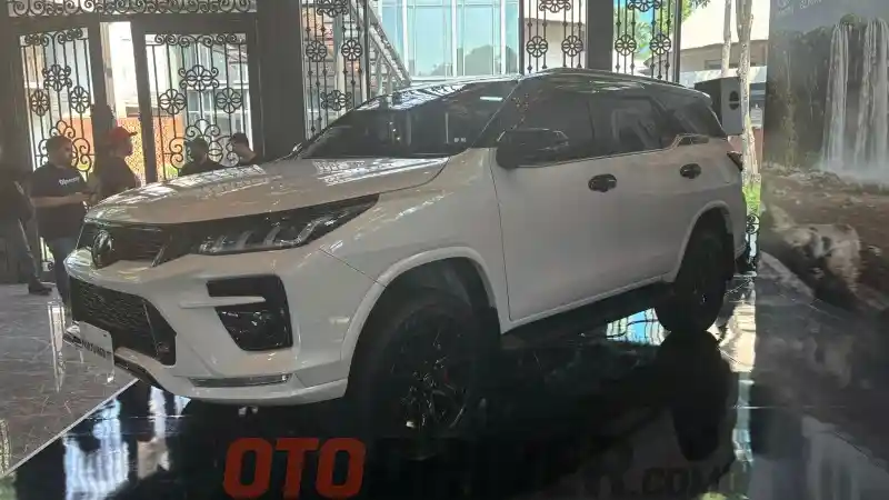 fortuner-belum-juga-dilengkapi-sunroof,-ini-jawaban-dari-toyota