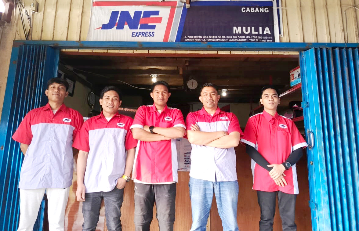 jejak-jne-di-pegunungan-puncak-jaya-papua