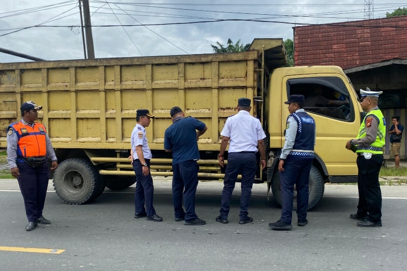 dishub-pekanbaru-menindak-30-truk-odol,-pengemudi-diharapkan-membawa-muatan-dengan-tertib