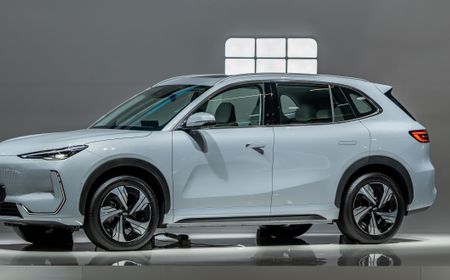geely-galaxy-e5-resmi-memulai-debutnya-di-eropa