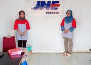 Panen Karet dan Sawit Melimpah, JNE Pangkalan Balai Ketiban Berkah
