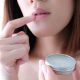 5-perbedaan-lip-balm-dan-lip-serum,-mana-yang-lebih-baik?