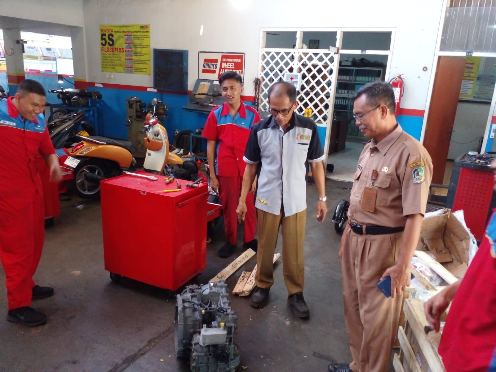 dfsk-kasih-3-unit-transmisi-cvt-ke-smk-1-glagah-di-banyuwangi