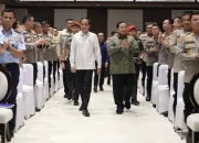 Kamus Feminis: Pandangan Feminisme Terhadap Oligarki dan Militerisme Yang Abaikan Kesetaraan
