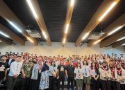 JNE Dukung Logistichamp 2024 di Universitas Internasional Semen Indonesia