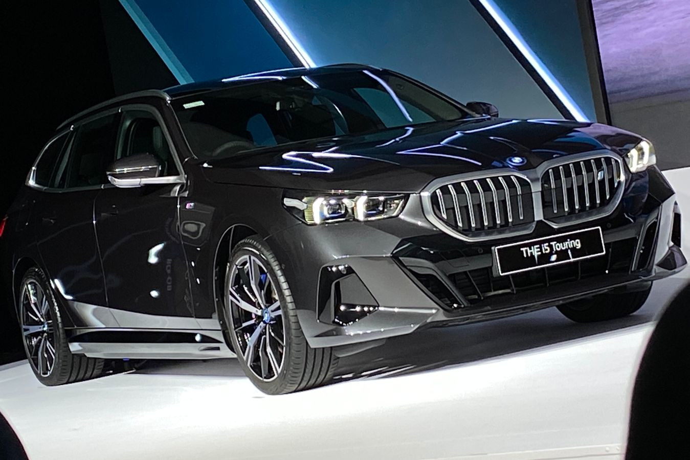 harga-bmw-i5-touring-2025-tembus-rp-2,2-miliar-off-the-road-di-indonesia