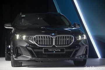 mobil-listrik-bmw-i5-touring-meluncur,-harga-rp-2,2-miliar-di-luar-pajak