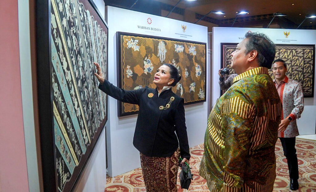batik,-simbol-kolaborasi-dan-harmoni-serta-penggerak-ekonomi-kreatif