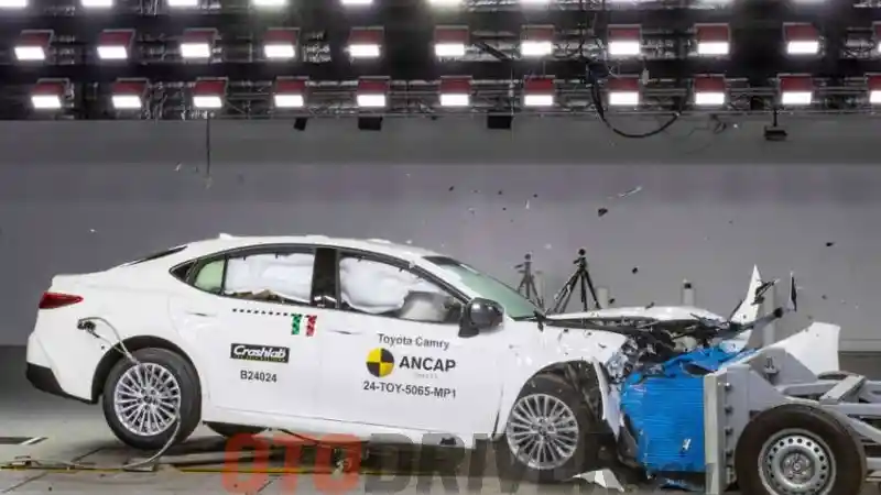 toyota-camry-2025-salah-satu-mobil-paling-aman-di-australia,-ini-buktinya