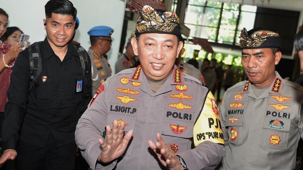 kapolri-tunjuk-8-pamen-jadi-direktur-reserse-siber