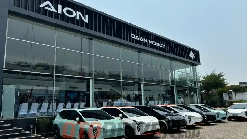 aion-resmikan-dealer-ke-10-sekaligus-handover-aion-y-plus-ke-konsumen