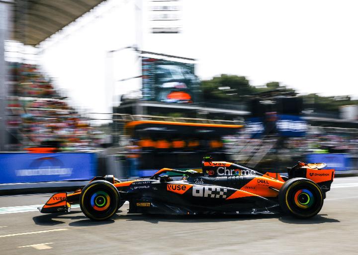 kalahkan-verstappen-dan-lewis-hamilton,-lando-norris-start-terdepan-di-f1-singapura
