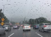 5 Trik Aman Mengemudi Saat Tiba-tiba Terjadi Hujan Lebat, Tetap Aman Saat Pandangan Terbatas