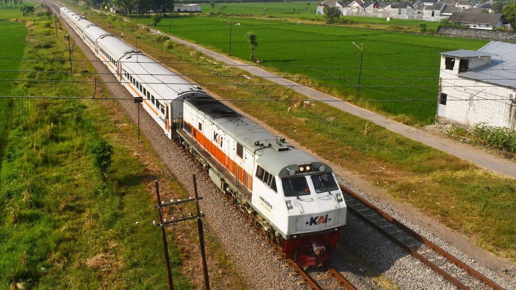 6-perjalanan-kereta-tertunda-imbas-kecelakaan-ka-taksaka-vs-truk
