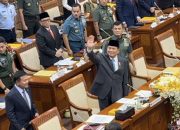 Prabowo Hadiri Rapat Kerja Terakhir Sebagai Menhan di DPR RI