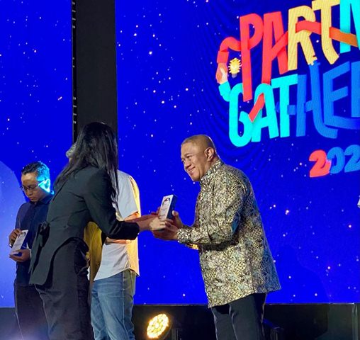 jne-raih-penghargaan-best-logistic-partner-dari-blibli.com