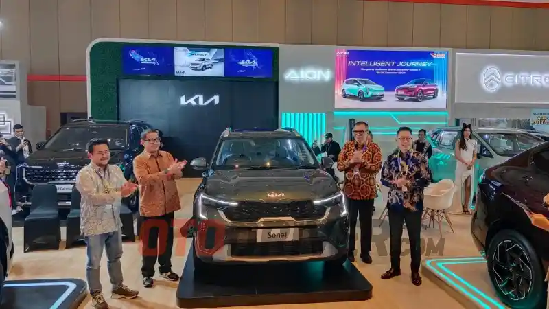 new-kia-sonet-sapa-publik-di-giias-bandung-2024,-mulai-rp-354-juta