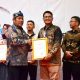 dinilai-aktif-dalam-kegiatan-sosial,-pemkab-karawang-beri-penghargaan-pada-jne