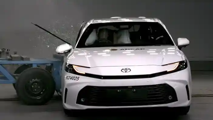 video:-crash-test-toyota-camry-generasi-terbaru-(ancap)