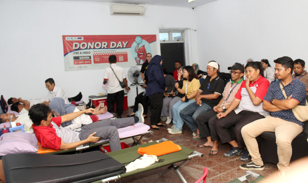 jne-ckl-cargo-kolab-menggelar-kegiatan-donor-darah