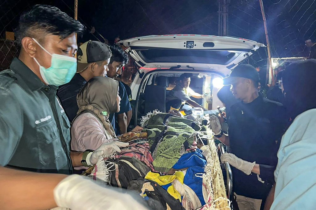 medan-sulit,-korban-tambang-longsor-dievakuasi-secara-estafet