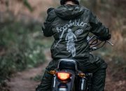 Jas Hujan Jenis Ini Jangan Pernah Dipakai, Nyawa Taruhannya