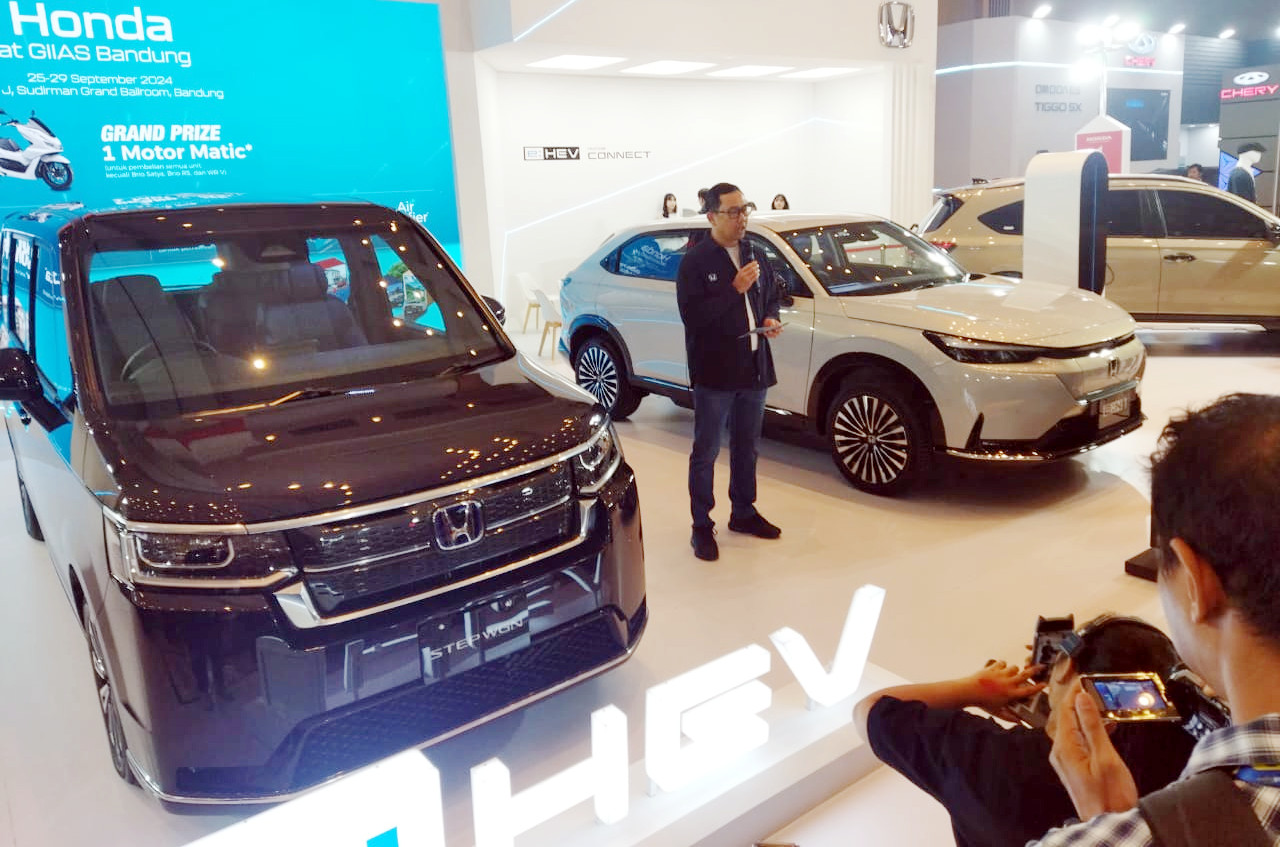 perdana-honda-stepwgn-e:hev-dan-e:n1-mejeng-di-giias-bandung-2024