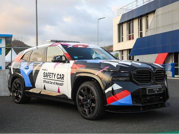 race-director-motogp-loris-capirossi:-mobil-mobil-bmw-m-terbaik-di-atas-trek!