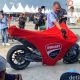 motor-marquez-terbakar,-langsung-dibungkus-kain-merah