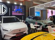 Makan Korban, Ini Penampakan MG ZS EV Putih Mundur Hajar Booth di GIIAS Bandung 2024