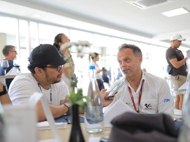 legenda-motogp-loris-capirossi-jatuh-cinta-dengan-bmw,-koleksinya-banyak-dan-keren-keren