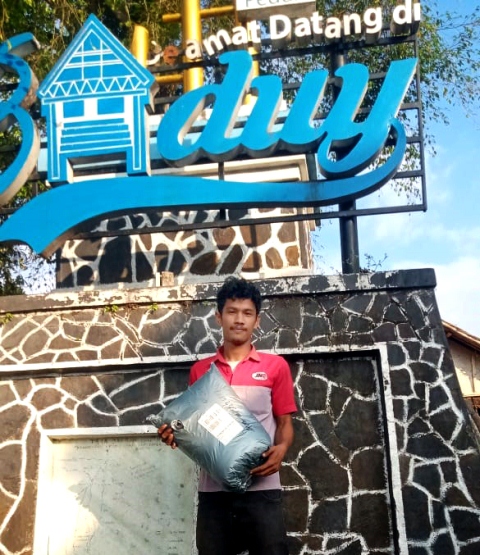 cerita-kurir-jne-yang-kehadirannya-selalu-dinanti-suku-baduy