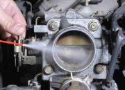 Cara Menggunakan Cairan Throttle Body pada Motor dengan Benar