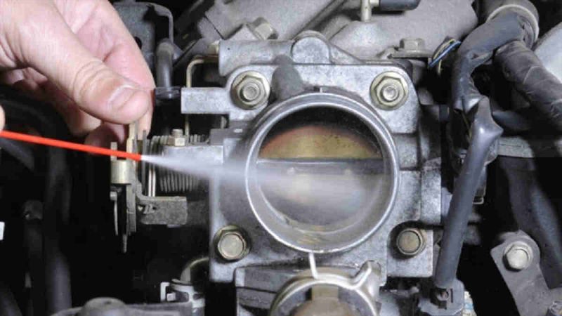 cara-menggunakan-cairan-throttle-body-pada-motor-dengan-benar